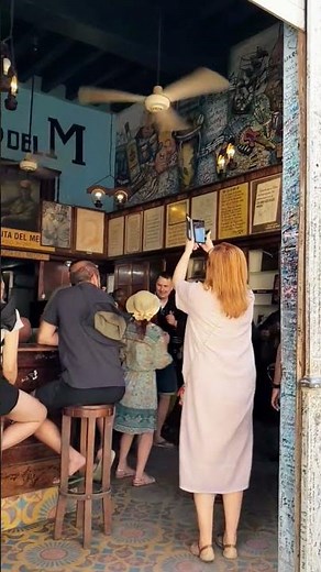 Bodeguita del Medio, sitio insignia de La Habana, Cuba, música tradicional y el mejor mojito.