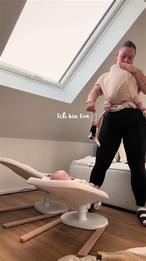 Hebamme und Mama sein? Ist manchmal gar nicht so leicht… Auf einer Seite hat man so viel Wissen von dem man profitiert und auf der anderen Seite muss man sich gefühlt für alles rechtfertigen was man eben nicht nach Lehrbuch macht - vor sich selbst und vor anderen. Zwei Dinge die ich anders mache, als man eigentlich empfiehlt, weil bin halt auch nur ein Mensch 💁🏻‍♀️ 1. Meine Babys schlafen unter der Decke nachts bei mir. Jaaaaaa plötzliche Kindstodprophylaxe ist das nicht und das ist mir auch b