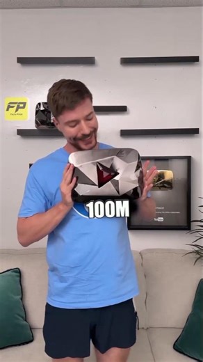 1000000000M Subscribers Play Bottn 😱 #shorts #amazingfacts #factaholic #factopride #mrbeast