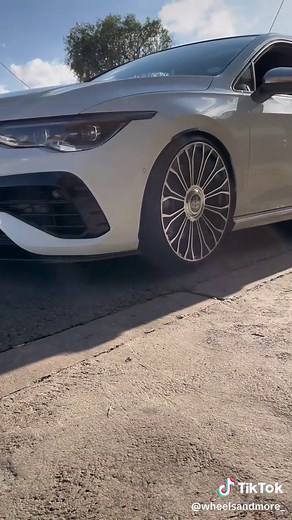 VW Golf 8R with Custom 20” Maybach Rims