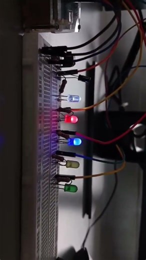 secuencia de LEDS con la variable "bool" #electrónicadigital #arduino