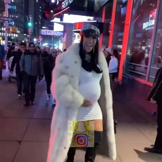LOVE AND HIP HOP ERICA MENA STRUTTING THROUGH NYC | ERICA MENA SHOWING HER BABY BUMP IN FASHION