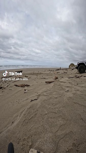 Wishing I was at the coast right now 😎 #JeepGladiator #4x4 #OffRoad #Oregon #JeepLife #Outdoors #GoPro #Beach #Jeep