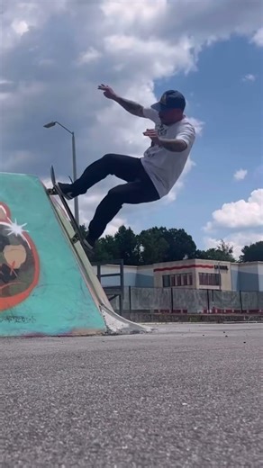 Justin Fyle Checkin' In