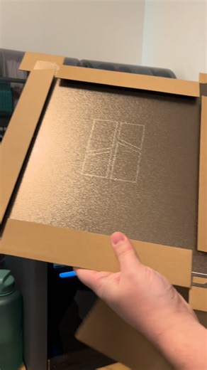 lethimprint3D on Instagram: "Fresh upgrade time 🔥 Unboxing the new Textured PEI Plate from Bambu Lab for my H2C 😍 That surface… that feel… pure printing motivation 🚀 Of course it goes straight into the plate holder – clean, safe, ready to print 👌 This Plate holder is from MakerWorld designer 👨‍🎨 Hiro Koiso Racing (ID: 1519437). @hirokoisoracing Small upgrades, big satisfaction 😃👍 Who else loves fresh build plates as much as I do? #3DPrinting #BambuLab #PEIPlate #TexturedPEI #Unboxing 3DP