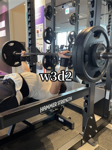 w3d2 T&G BP(105×8 @6) ストレッチはちゃんとしないとなと身をもって感じてます。 みなさんもストレッチしましょう。 #大学生 #06 #ベンチプレス #誰か肩直して #ローテーターカフの鍛え方