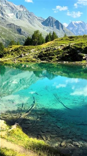 Lac Bleu d'Arolla 🇨🇭 L'un des plus beaux lacs de Suisse | Val d'Hérens, Valais #shorts