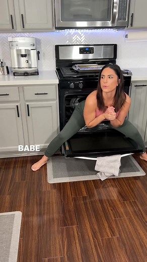 142K views · 918 reactions | It’s cold outside! #buns #memes #coldweather #staywarm #memesdaily #puns #humor #funny | Natalini | Facebook