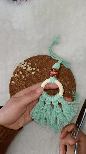 Easy macrame tutorial #macrame #macrametutorial #macramelove #macramelove #macrameart #macramelover #macramehanging #macramehangers #macramemaker #macrameartist