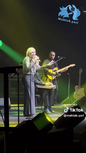 Googoosh Live Concert Performance of Man Amadeam - Iran Music