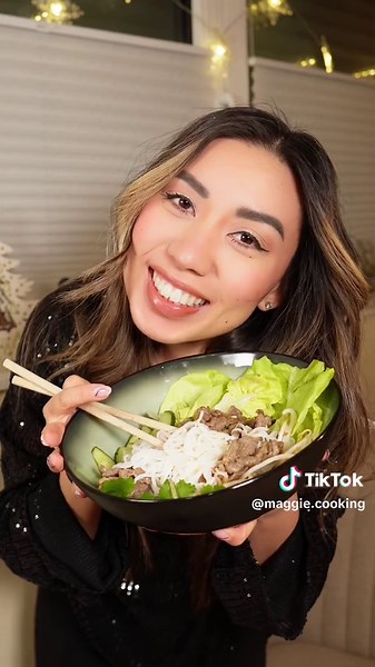 Bún Bò Nam Bộ - Leckere Reisnudel Bowl mit Rindfleischstreifen und Fischsauce