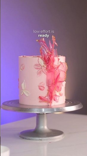 use rice paper to decorate your cakes with no effort