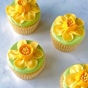 Baked By Dan - How to pipe easy buttercream daffodils! Use...