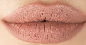 Comment se maquiller le contour des lèvres ?