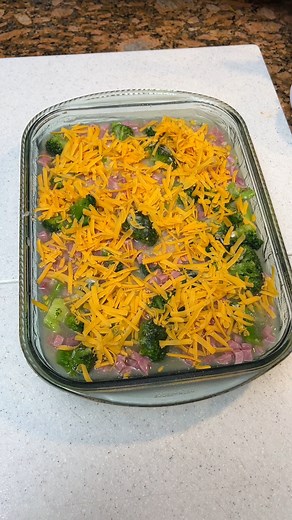 easy 1-pan dinner that is so yummy 😋 Ham, cheddar cheese, broccoli, and more to make a yummy dinner. | Charles Parks