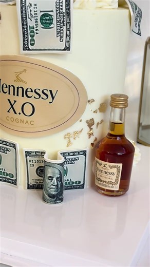Hennessy cake for a gentleman #hennessey #alcohol #bev #expensivetaste #luxe