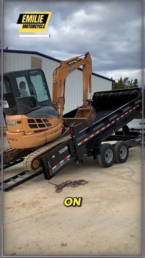 Excavator loading | Emilie Motorcycle