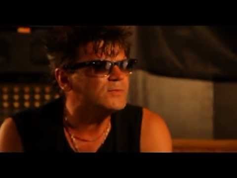 CRVENA JABUKA - MJESEČE (OFFICIAL VIDEO)