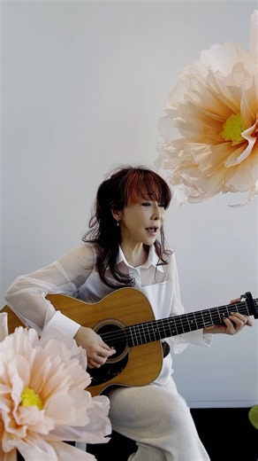こんばんはっ今夜は「#桃色吐息」をcoverですぅ🌼🍑咲かせて 咲かせて 桃色吐息 あなたに 抱かれて こぼれる華になる #高橋真梨子 さん #杏子 #cover #弾き語り #ギター弾き語り