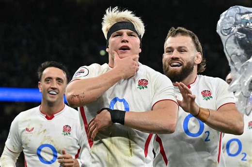 Blond bombshell Pollock struts on to stage to show England’s new edge