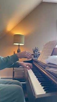 Piano Students Rule n.90: Feel The Bottom Of The Keys..