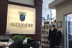 アレクサンダーアカデミー　Alexander Acamedy