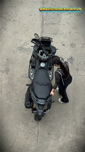 Never fear dropping your bike again! 😎 Lifting the 460lb VOGE SR450X with ease! #vogeds450x #skills