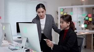 Manager Showing Computer Screen Employee Modern: videoclip de stoc (100% royalty free) 3660000131 | Shutterstock