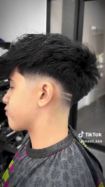 Inspirasi Potongan Rambut Cowok di Barbershop