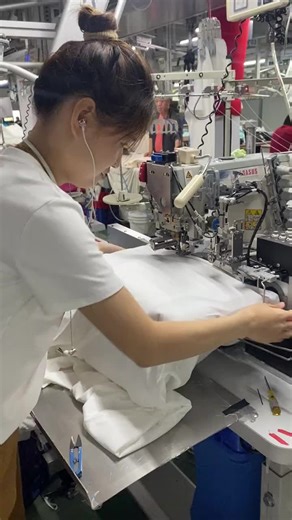 Video of our automatic bottom hemming machine working in the customer's factory#automaticlockstitchtemplatesewingmachine #automaticsewingmachines#industrialsewingmachine#fullyautomaticsewingmachine#fdkauto#fdkkael#Manufacturerofautomaticsewingequipment#sewing#automaticbottomhemmingmachine#Automaticwaistbandinterlockmachine#automationequipmentmanufacturer#automatedsewingequipment#automation#Autobottomhemmingmachine#autocollarattachingmachine#multifunctionallaserweltingmachine#autoelasticattachine