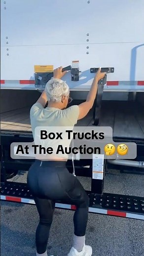 Box Trucks at the auction 🧐🤔 #auction #boxtruckbusiness #boxtrucking #boxtruck #carauction