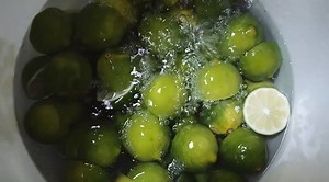 12K views · 217 reactions | Lust auf einen Ausflug ans Meer? So wird unser berühmtes Ocean Salt Peeling gemacht. | LUSH Deutschland | Facebook