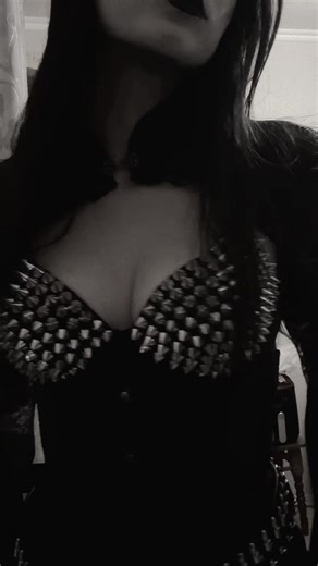 Exploring Gothic Aesthetics: The Goth Girl Trend