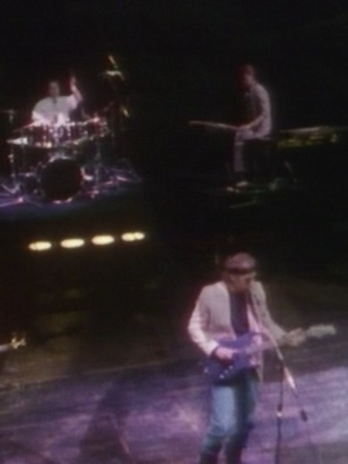 Dire Straits — So Far Away (Official Video, 1985)
