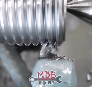 Filettatura tornio parallelo #tornio #tornitore #meccanica #trending #virale #officina #lavoro #industria #video #fyp #foryou #vite