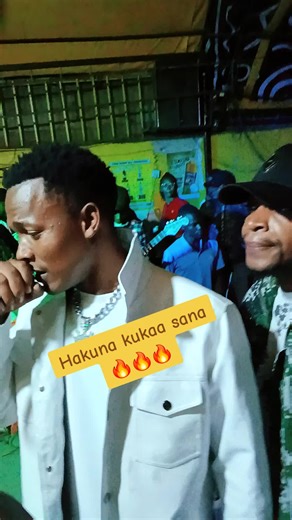 Maxwell Mwalimu's Latest Song: Hakuna Kukaa Sana