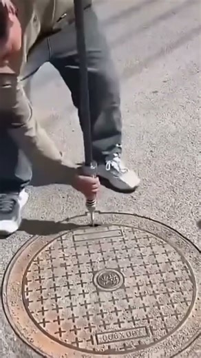 how to remove a gutter cover very easily#shorts #youtubeshorts #trending #viral