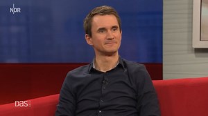 Was für Denkfehler machen wir immer wieder? Wie geht richtiges Lernen? Kann man das Gehirn trainieren? Und wie beeinflusst unser Gehirn das Glück? Neurowissenschaftler Dr. Henning Beck klärt auf dem Roten Sofa auf. 📺 https://1.ard.de/Henning_Beck | DAS! im NDR Fernsehen