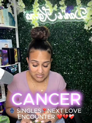 CANCER 🌿 Ritual Essentials — Offerings by Dani’s Karma 🌹 ROOTS OF LOVE — self-love, attracting love, healing, rekindling… even calling back a past connection. 🌿 ROOTS OF LUCK — abundance, opportunity, prosperity. Wear or carry as an amulet for blessings all day. 💜 ROOTS OF SERENITY — calm, focus, and emotional balance. Infused with lepidolite crystal, lavender & peppermint to keep you unbothered and aligned, no matter what life throws your way. 🕯 CANDLES = one complete ritual — blessed by a