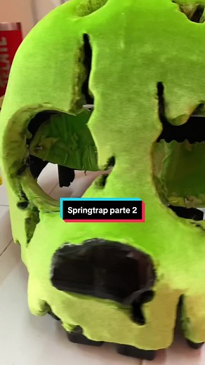 Tutorial de cosplay de Springtrap: Cómo hacer la máscara y el traje