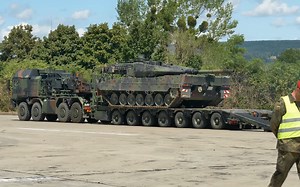 Leopard 2 A7V下车及溜车