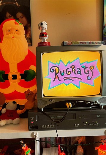 ⋆꙳•🎅🏻❅‧*₊⋆🍼‧*❆₊⋆ #rugrats #1992 #nickelodeon #nostalgia #physicalmedia #vhs #vhstapes #crt #dvd #throwback #90s #90skid #christmas #santa