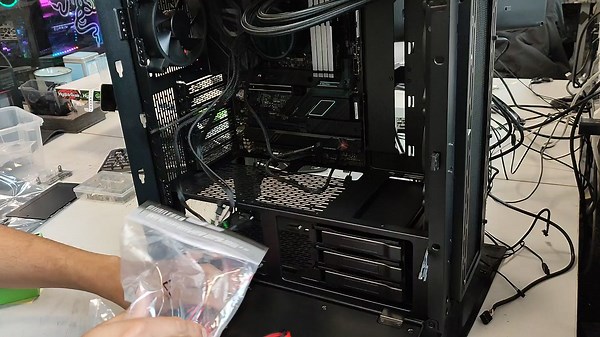 Da kommt schön langsam was weg an Hardware - und der Razer PC dem fertigen Endprodukt immer näher ☺️ | Hi-Tech for Gamers