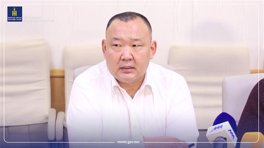 📌АҮЭБ-ийн Дэд сайд Б.Энхтүвшин: -Манай улс шатахуун, түлшний хэрэглээнийхээ 95 хувийг ОХУ-аас таван хувийг БНХАУ-аас импортоор хангаж байгаа. Энэ сард ОХУ-аас 83,600 тонн АИ-92 автобензин, 134,240 тонн дизель түлш, 1,560 тонн АИ-95 автобензин авахаар гэрээгээ хийж, баталгаажуулсан. Өнөөдрийн байдлаар нийт шатахууны хангамжийн 48–49 хувийг импортоор аваад байна. Сарын 2/3 нь өнгөрчихсөн байхад шатахууны нийлүүлэлт 50 хувь хүрэхгүй байгаа нь хомсдол үүсэх нэг шалтгаан болсон. Дэлхий нийтээрээ мэд