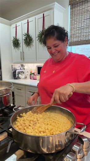 Brisket Queso Mac & Cheese Delight