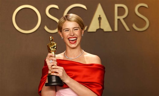 Jessie Buckley and Chloé Zhao's very different Oscar dresses