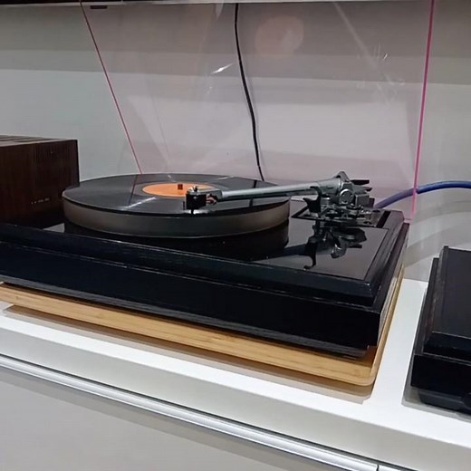 PINK TRIANGLE ANNIVERSARY TURNTABLE SME SERIES IV 4 TONE ARM