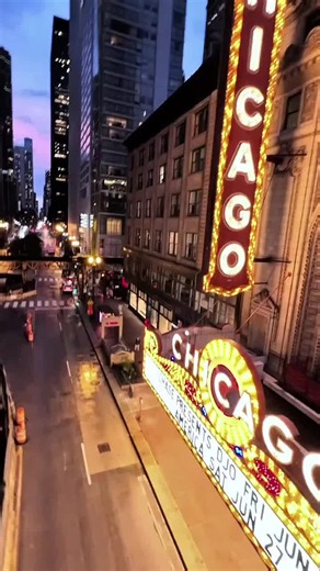 Chicago Theatre photos and facts | Chicago theatre guide