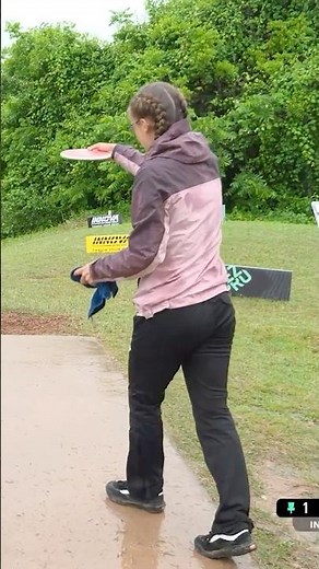 Silva Saarinen kicks off WACO with a buttery FollowFlight on hole 1 🤩