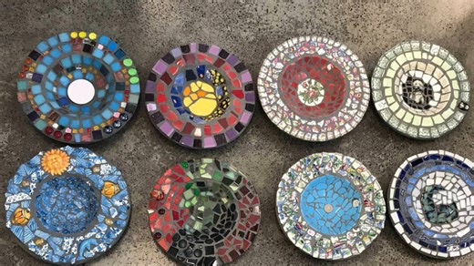 15 mosaic bird baths you can DIY using thrifted or broken plates